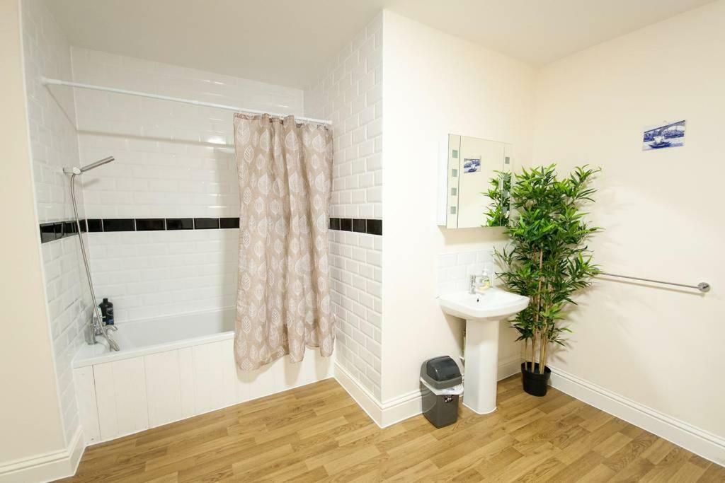 The Broadmead Forest - Spacious City Centre 3Bdr Apartment 布里斯托 外观 照片